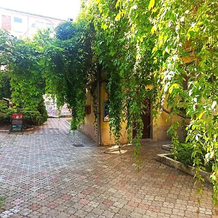 Central Gate Apartment Chernivtsi Exterior photo